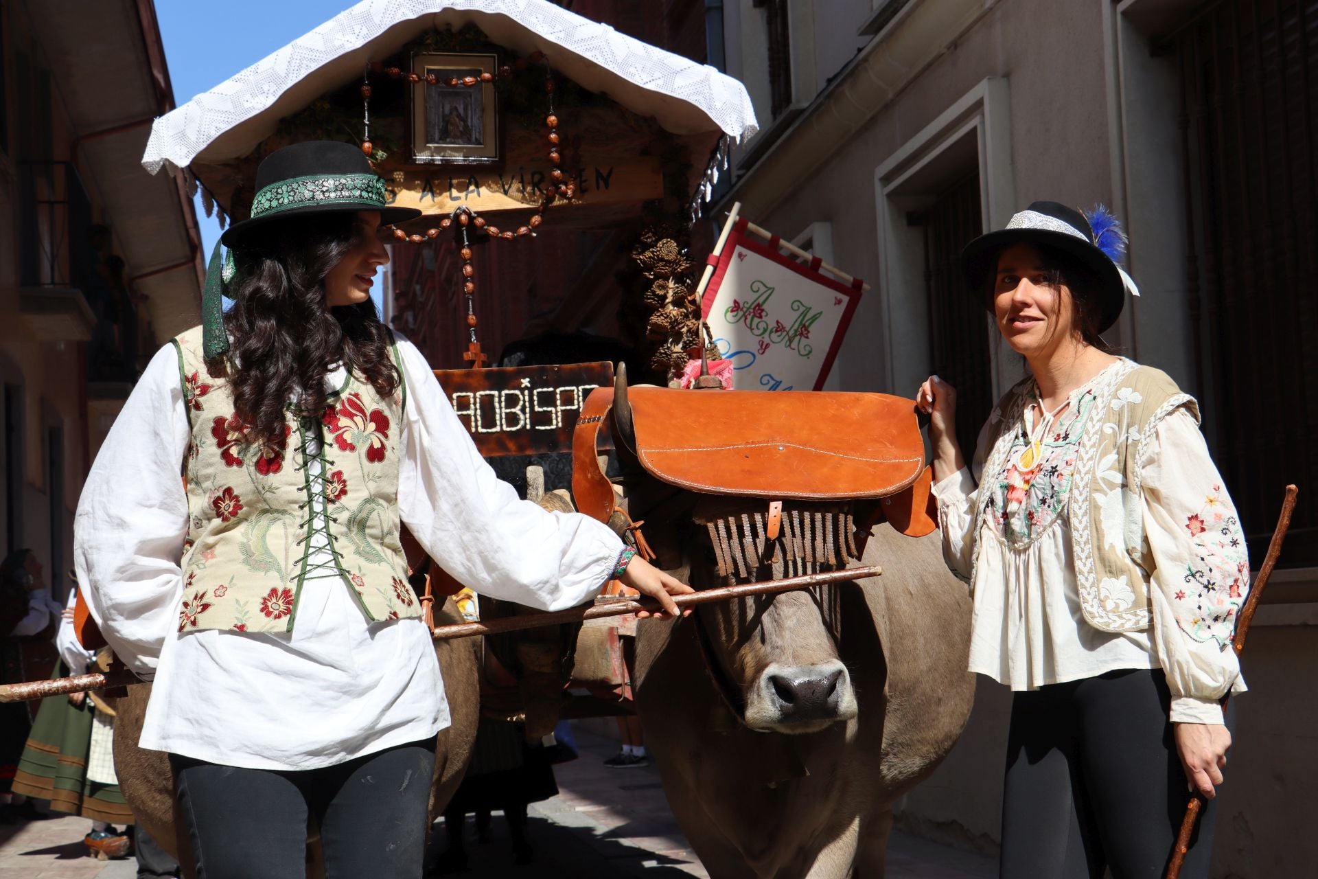Las mejores imágenes del desfile de carros engalanados