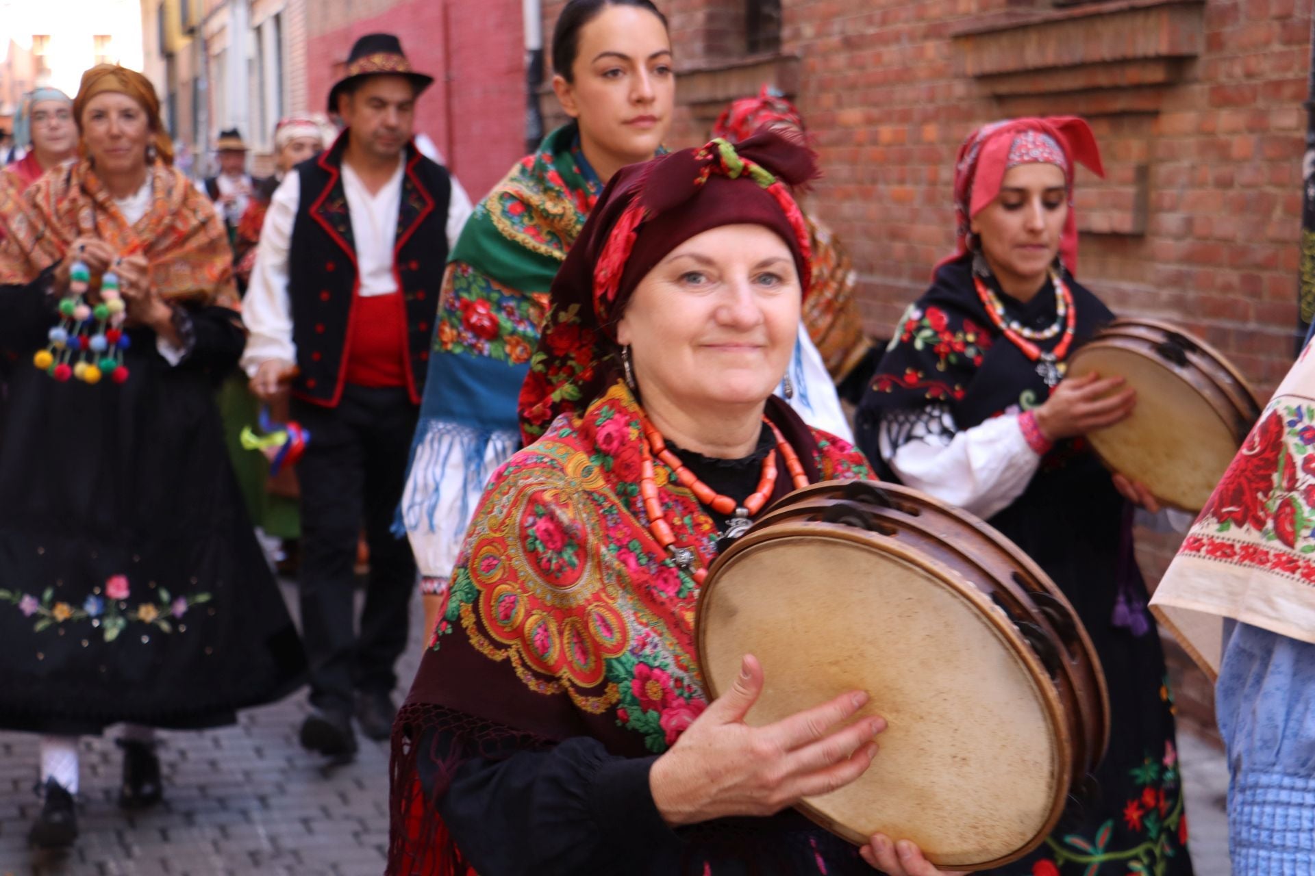 Las mejores imágenes del desfile de carros engalanados