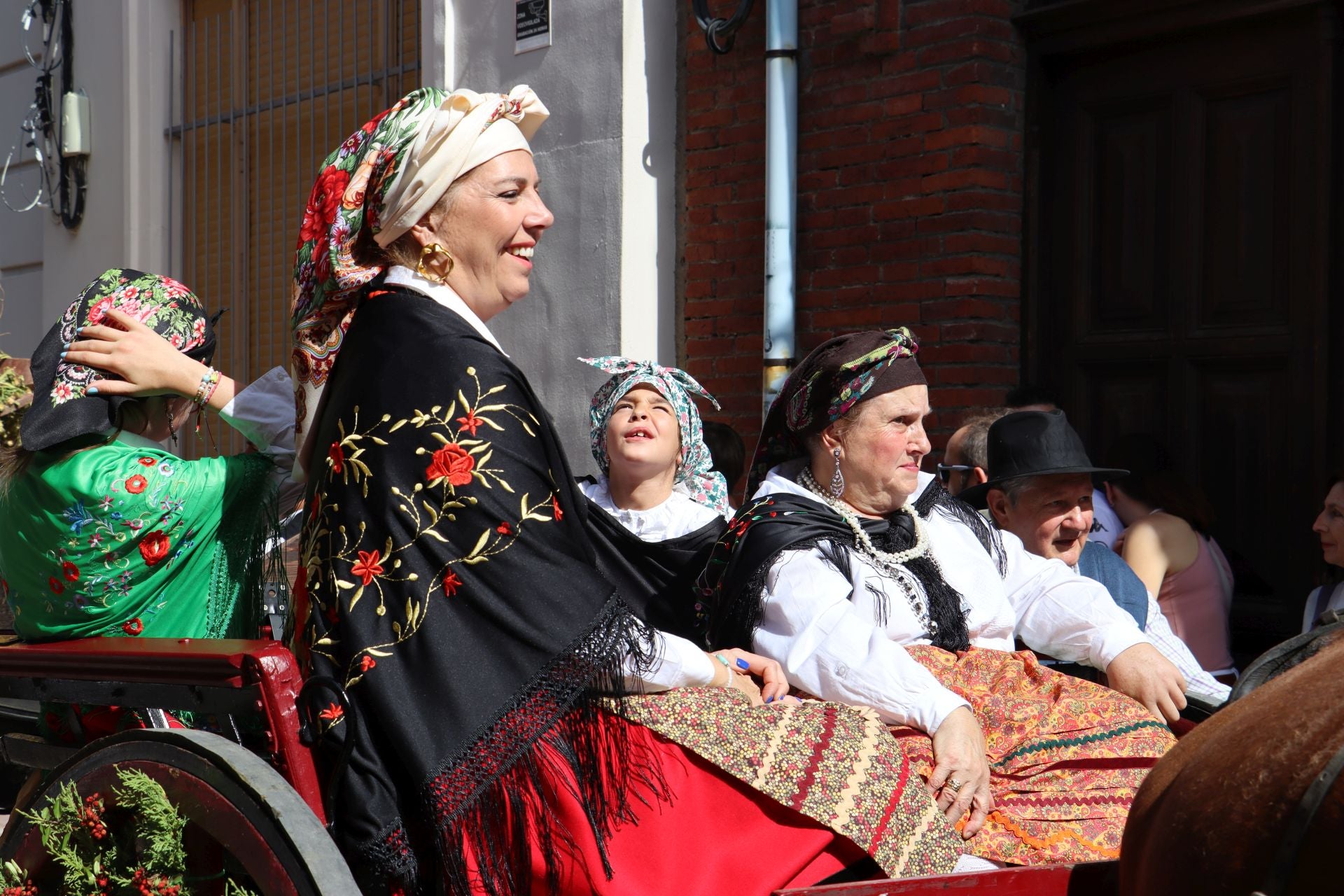 Las mejores imágenes del desfile de carros engalanados