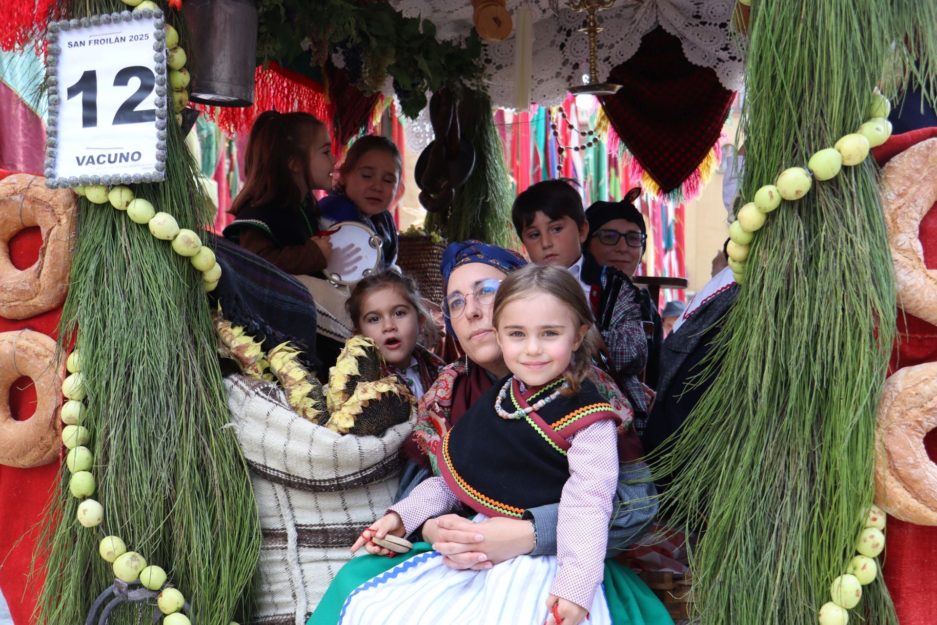Las mejores imágenes del desfile de carros engalanados
