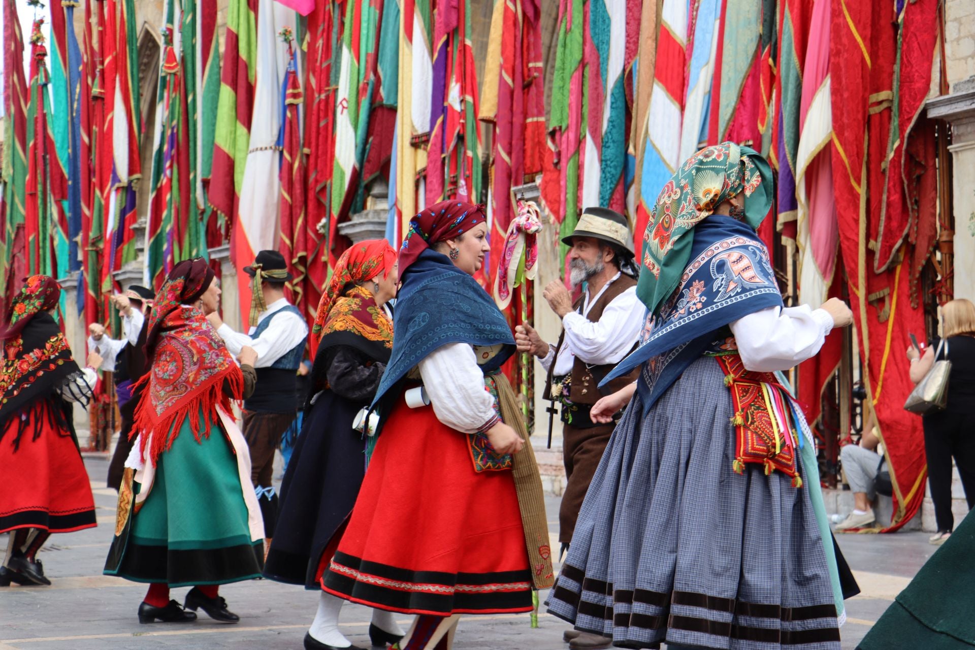 Las mejores imágenes del desfile de carros engalanados