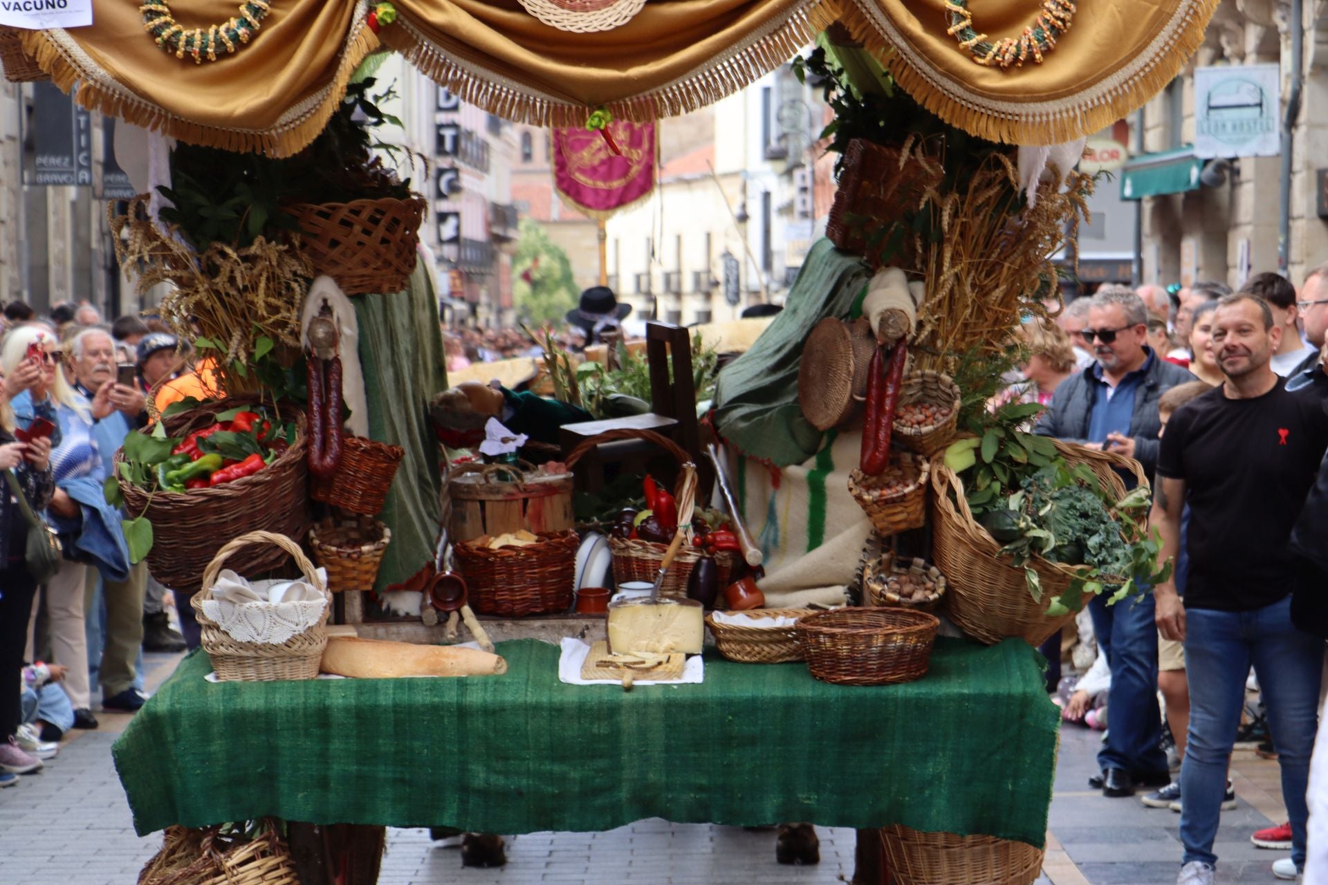 Las mejores imágenes del desfile de carros engalanados