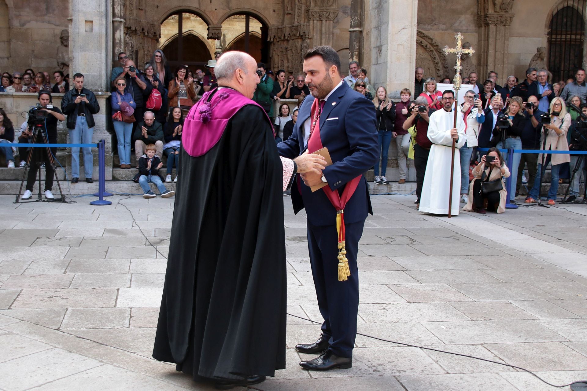 Las imágenes de la ceremoria de las Cantaderas y el acto del Foro u oferta