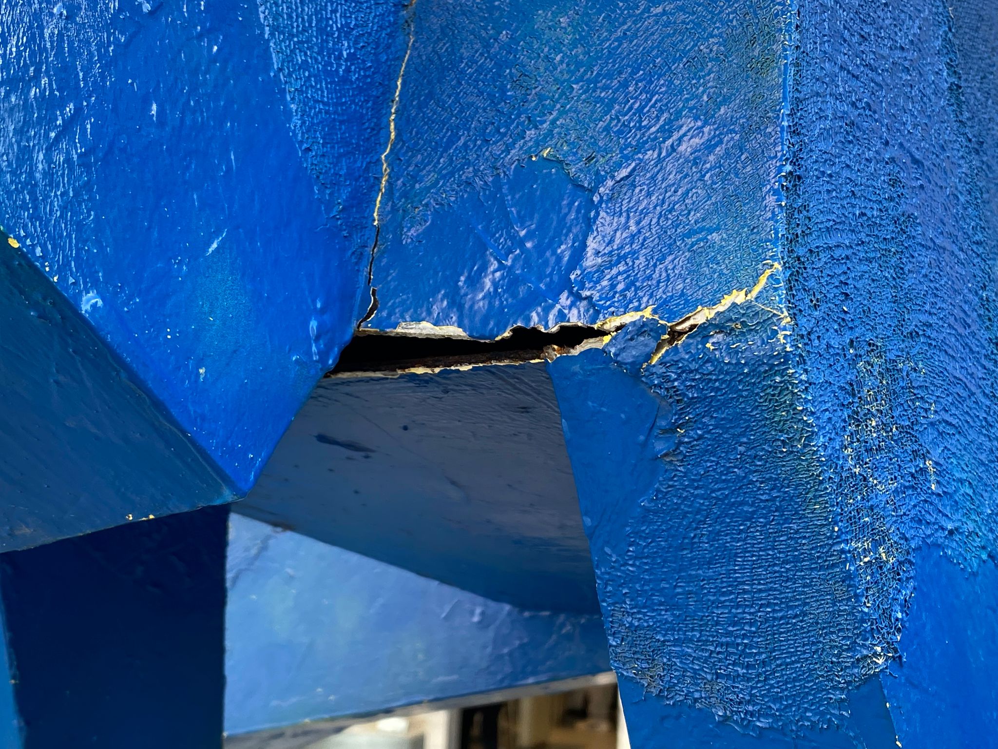 Las imágenes de la escultura vandalizada en León