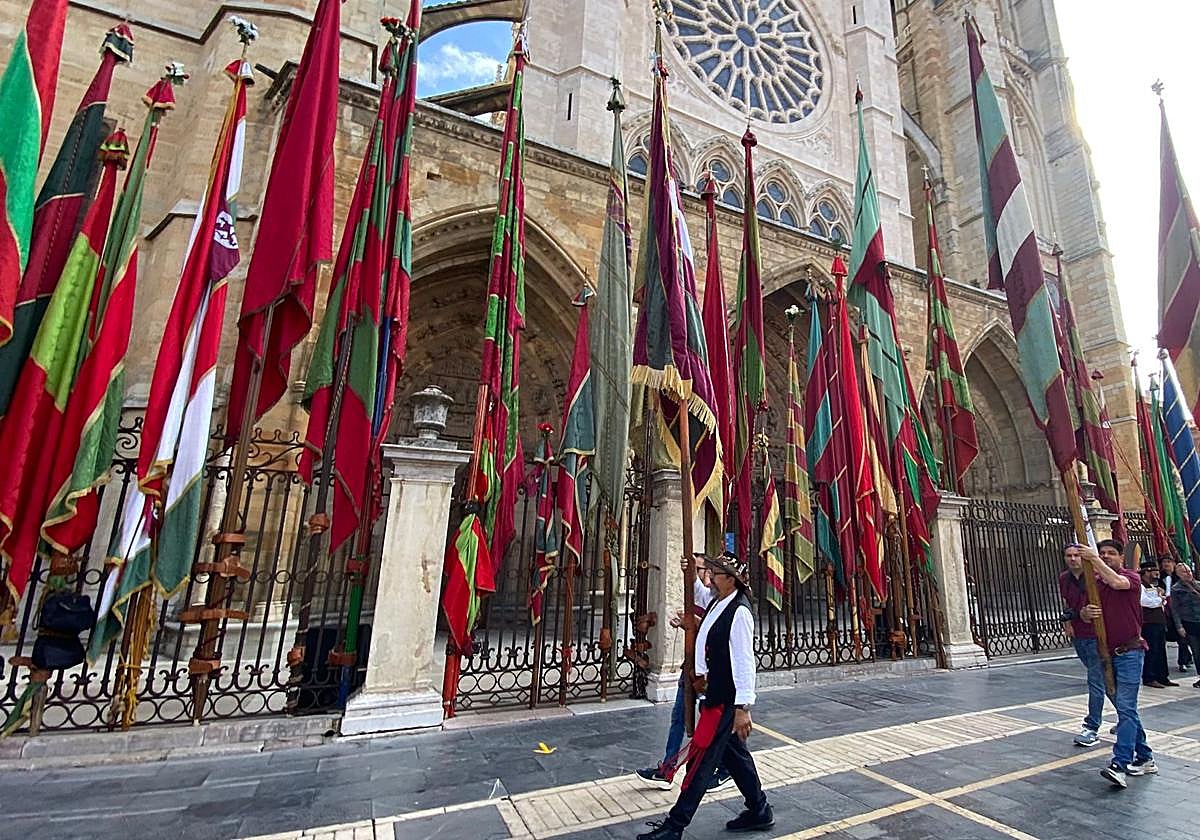 Las mejores imágenes del desfile de pendones por León