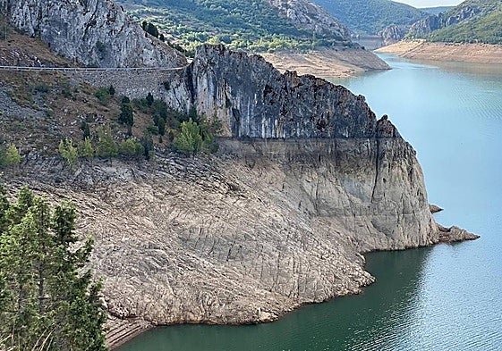 Imagen de archivo de un embalse en León.