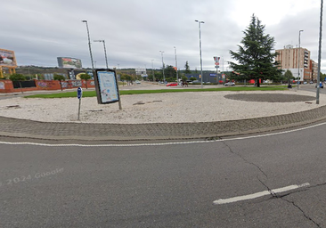 Una colisión múltiple en una rotonda de León deja una mujer herida