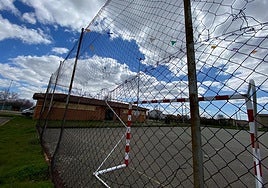 Estado del polideportivo de Armunia.