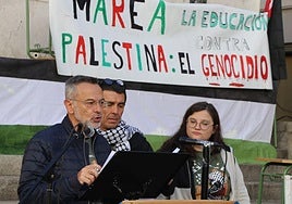 Lectura continuada de los nombres de los niños asesinados.