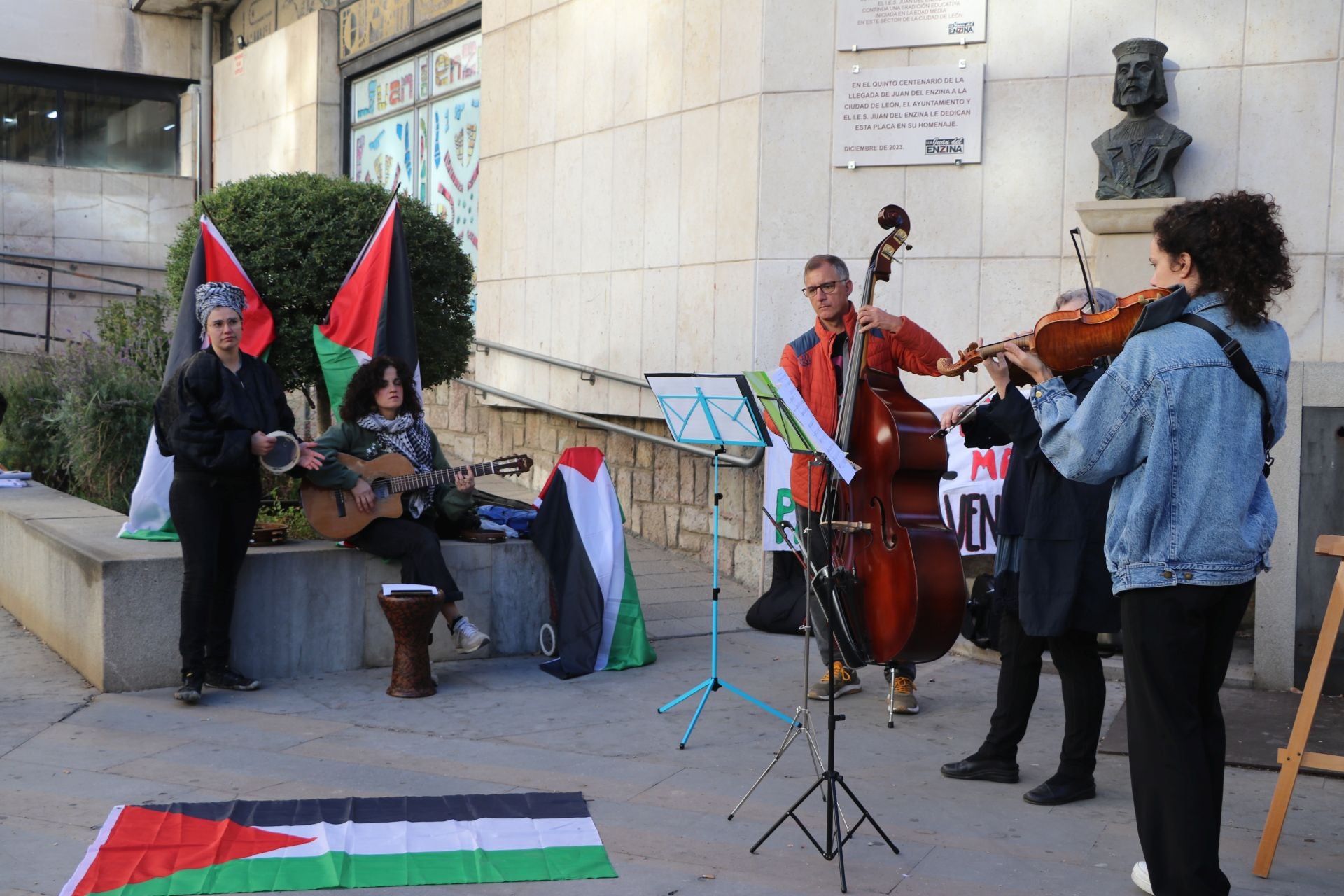 Imágenes de la lectura por Palestina en León