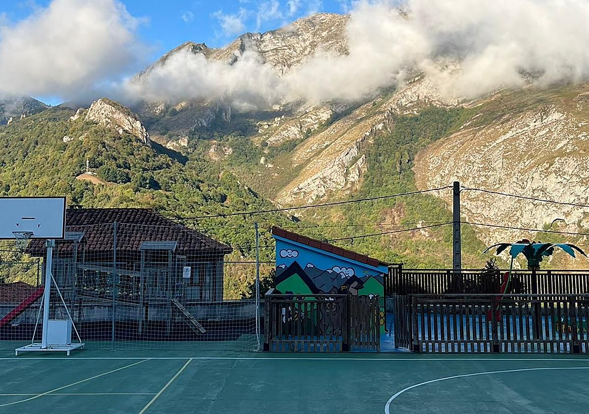 Imagen principal - Aula de Oseja de Sajambre, del CRA de Posada de Valdeón.