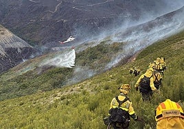 Imagen de archivo de un incendio en Galicia este verano.