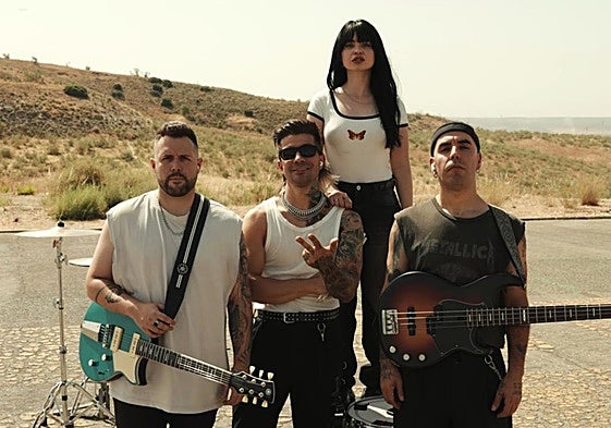 Kitai son Kenya Saiz (voz y guitarra), Deivhook (voz y batería), Edu Venturo (guitarra) y Fabio Yanes (bajo)