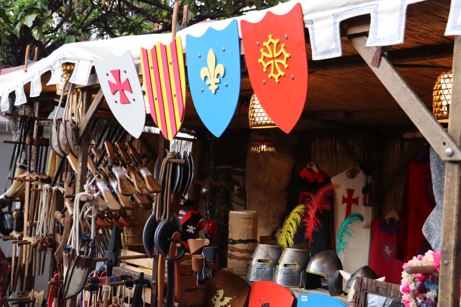 Las imágenes de un mercado que sigue dando vida a las fiestas de San Froilán