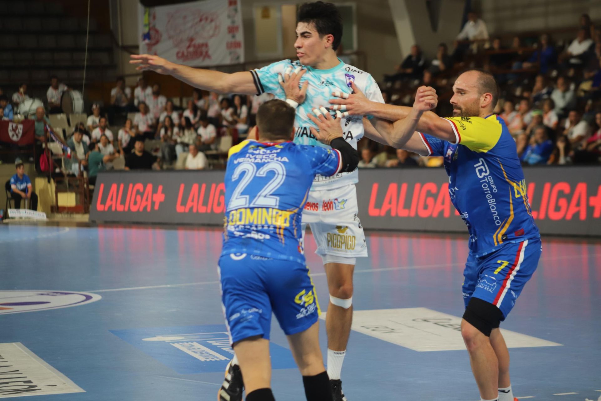 Las imágenes del triunfo del Abanca Ademar ante BM. Caserío