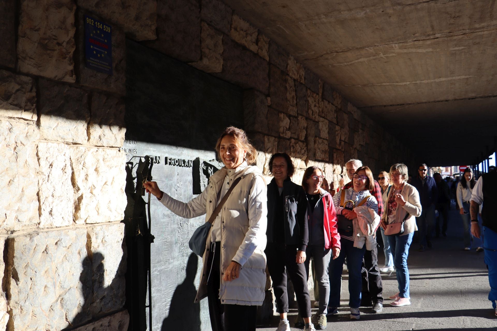 La divertida tradición de tocar la nariz a San Froilán: un gesto de cariño y perdón en León