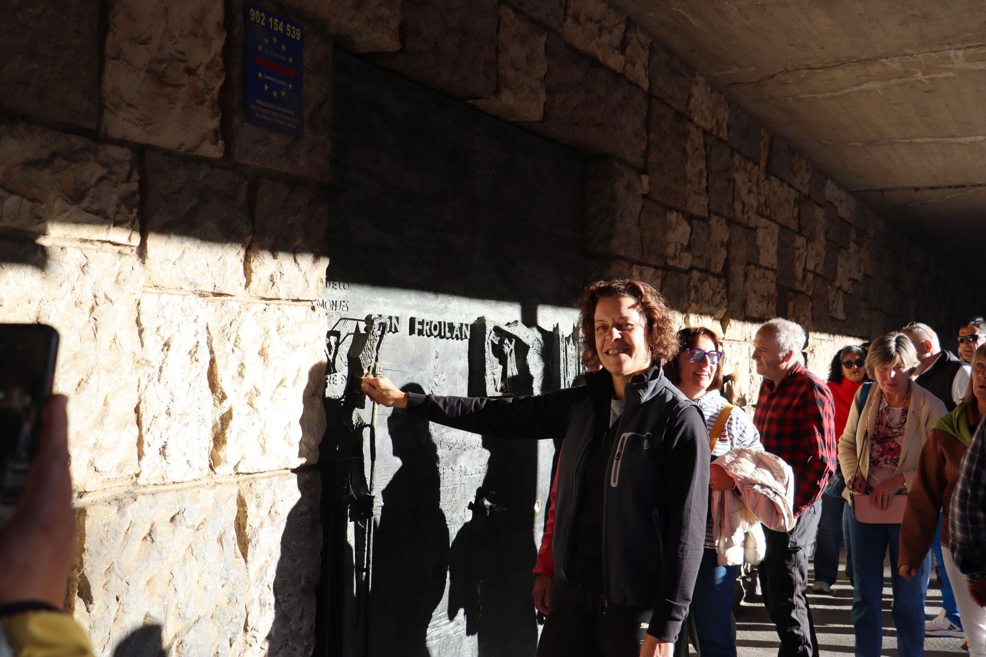 La divertida tradición de tocar la nariz a San Froilán: un gesto de cariño y perdón en León