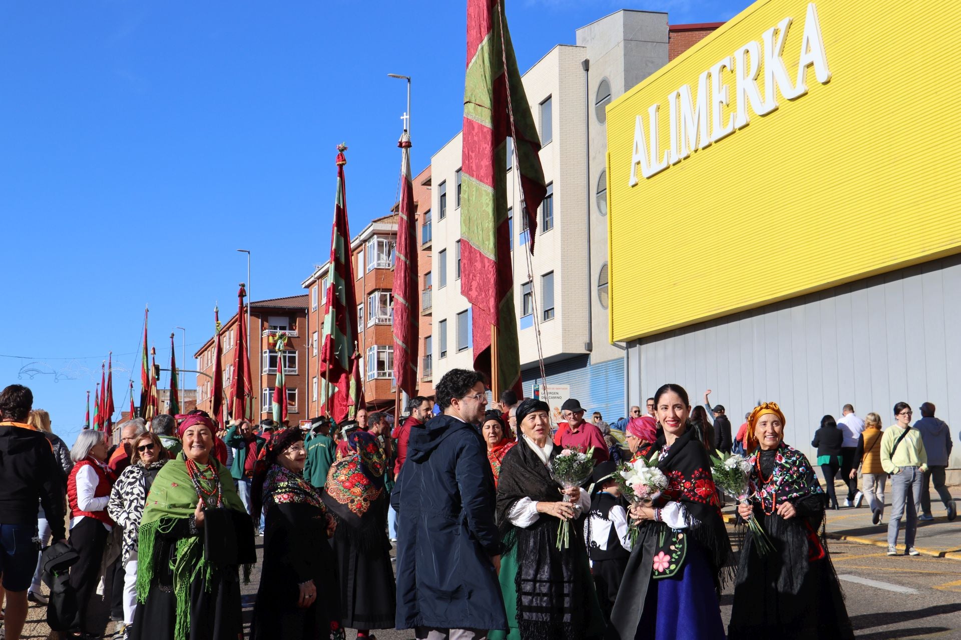 Pendones al cielo con el hombro, con una mano o con la barbilla
