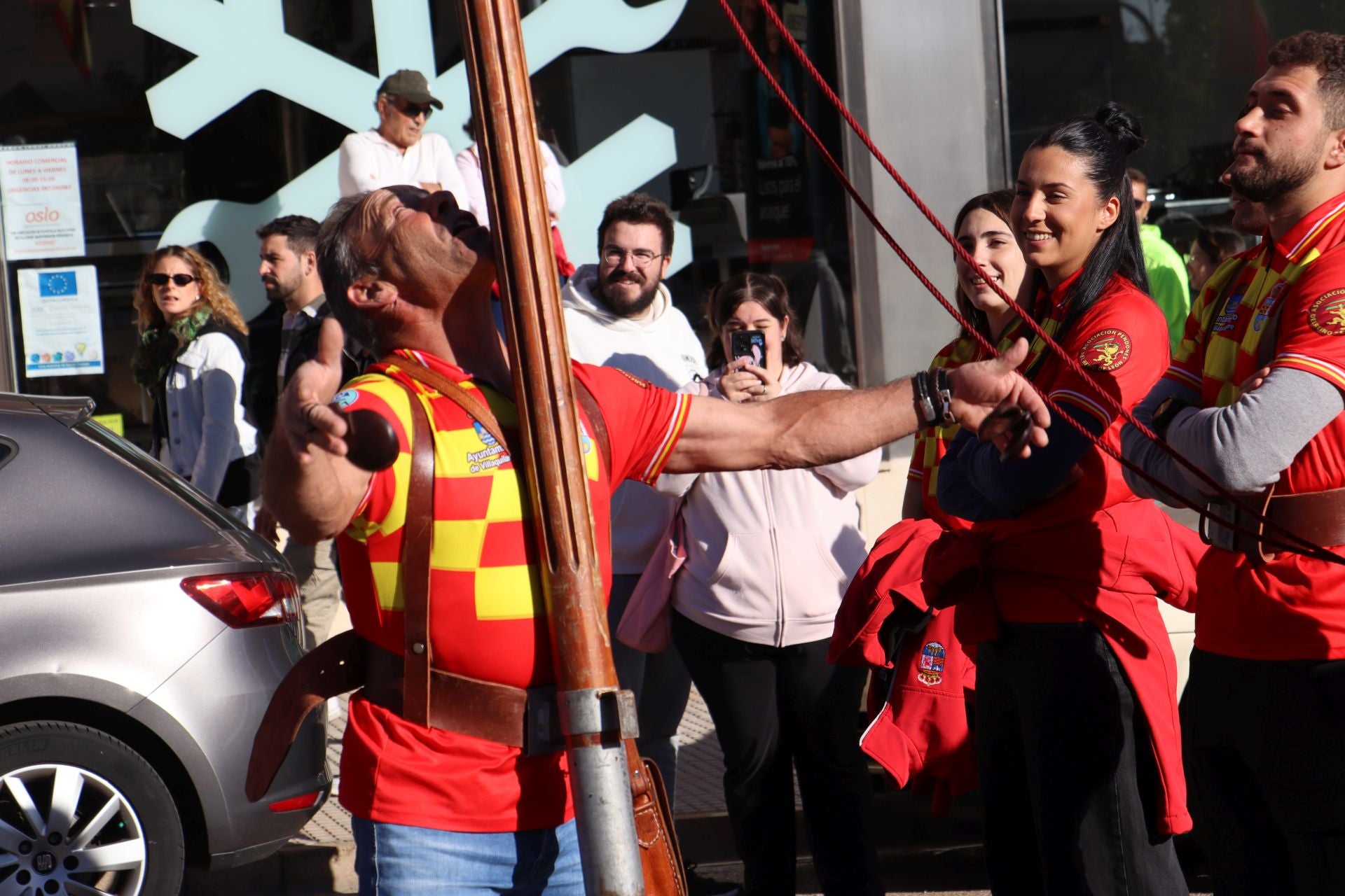 Pendones al cielo con el hombro, con una mano o con la barbilla