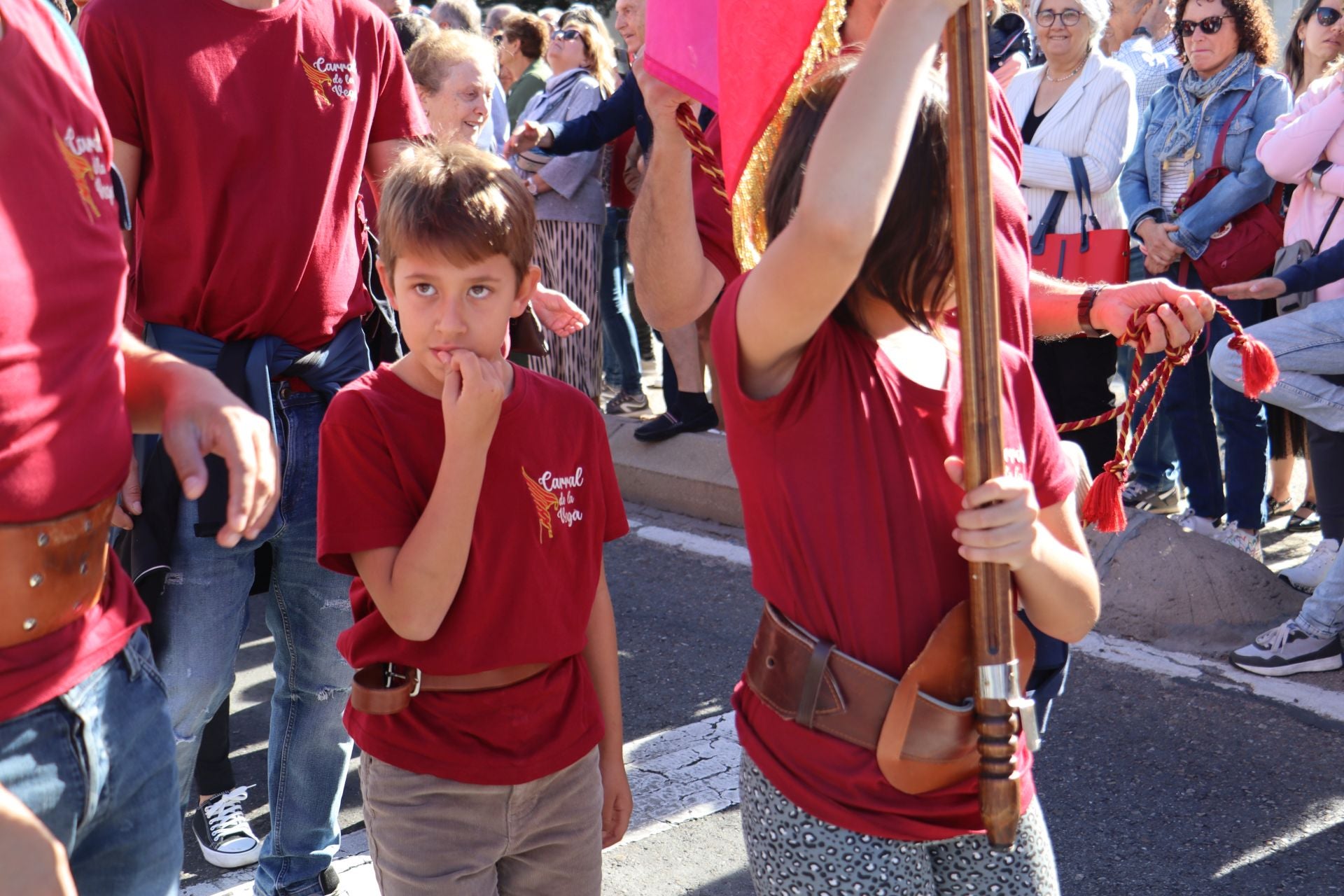 Pendones al cielo con el hombro, con una mano o con la barbilla