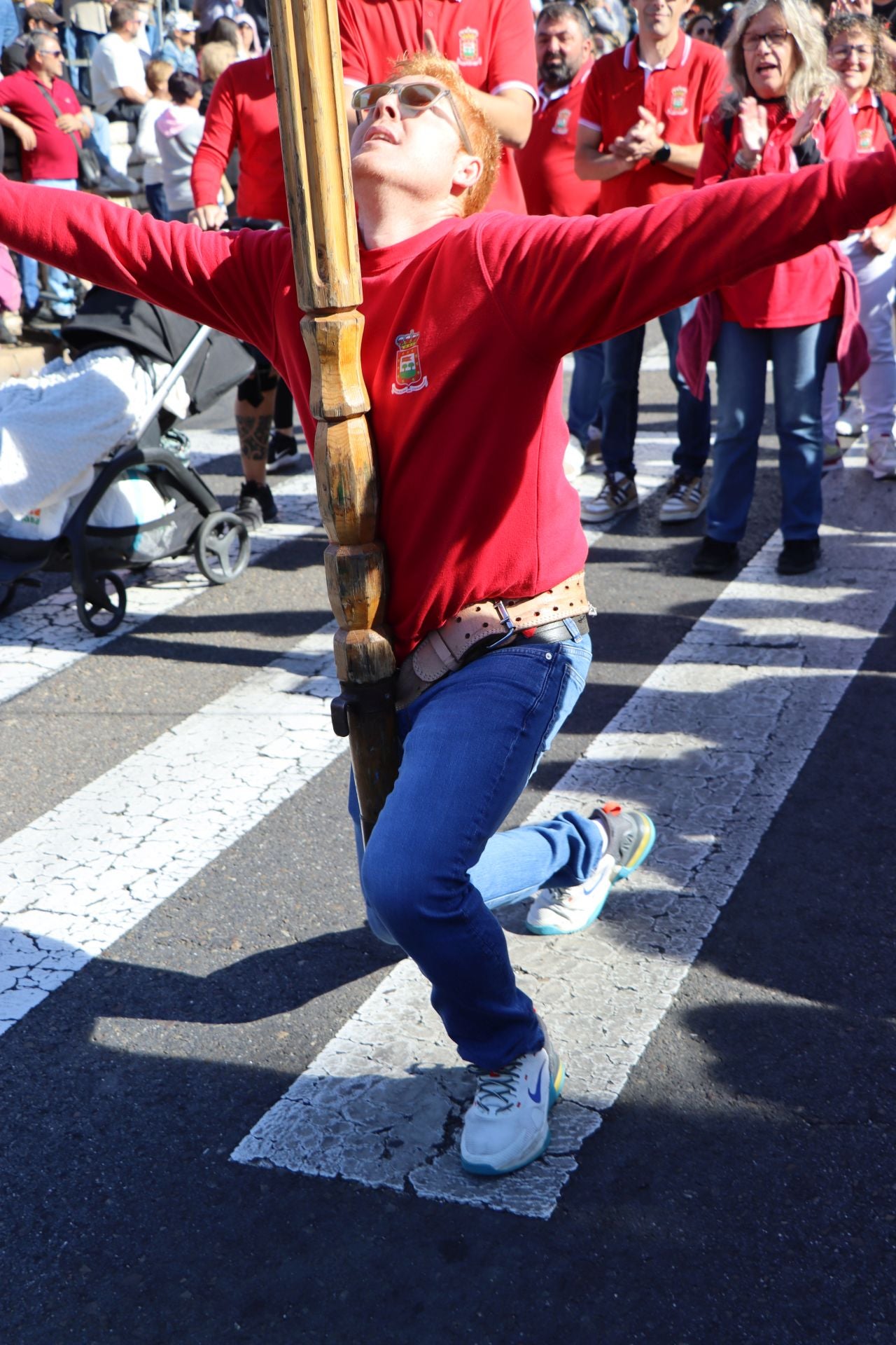 Pendones al cielo con el hombro, con una mano o con la barbilla