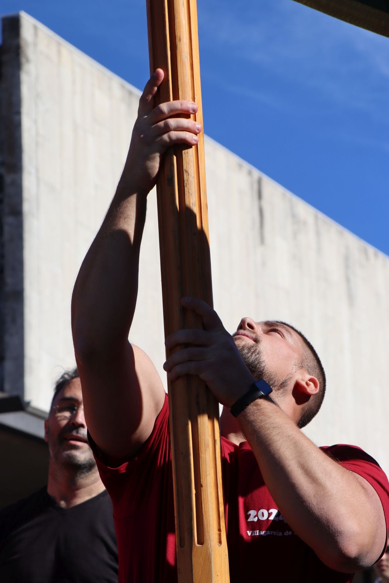 Pendones al cielo con el hombro, con una mano o con la barbilla