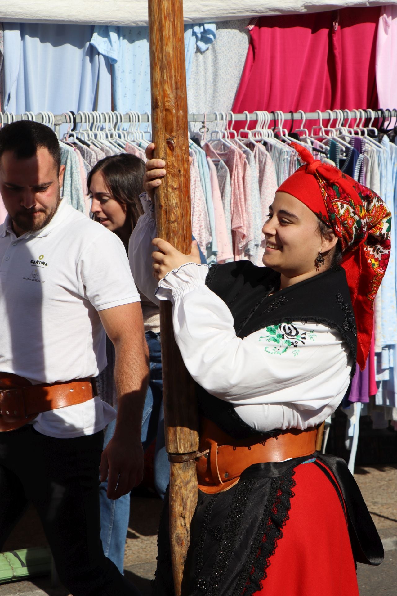 Pendones al cielo con el hombro, con una mano o con la barbilla