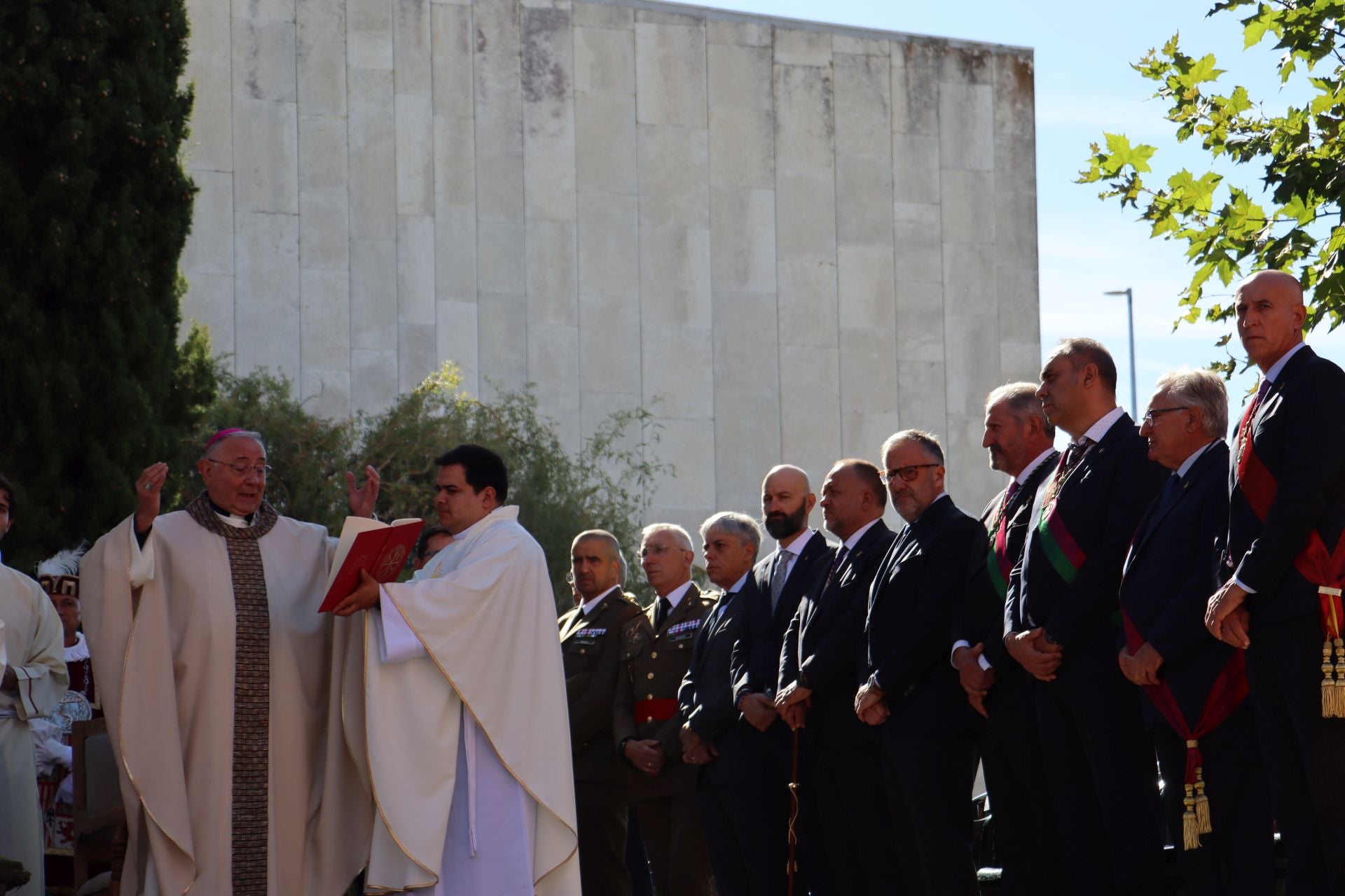 Cientos de fieles acuden a la misa, el momento más solemne de San Froilán