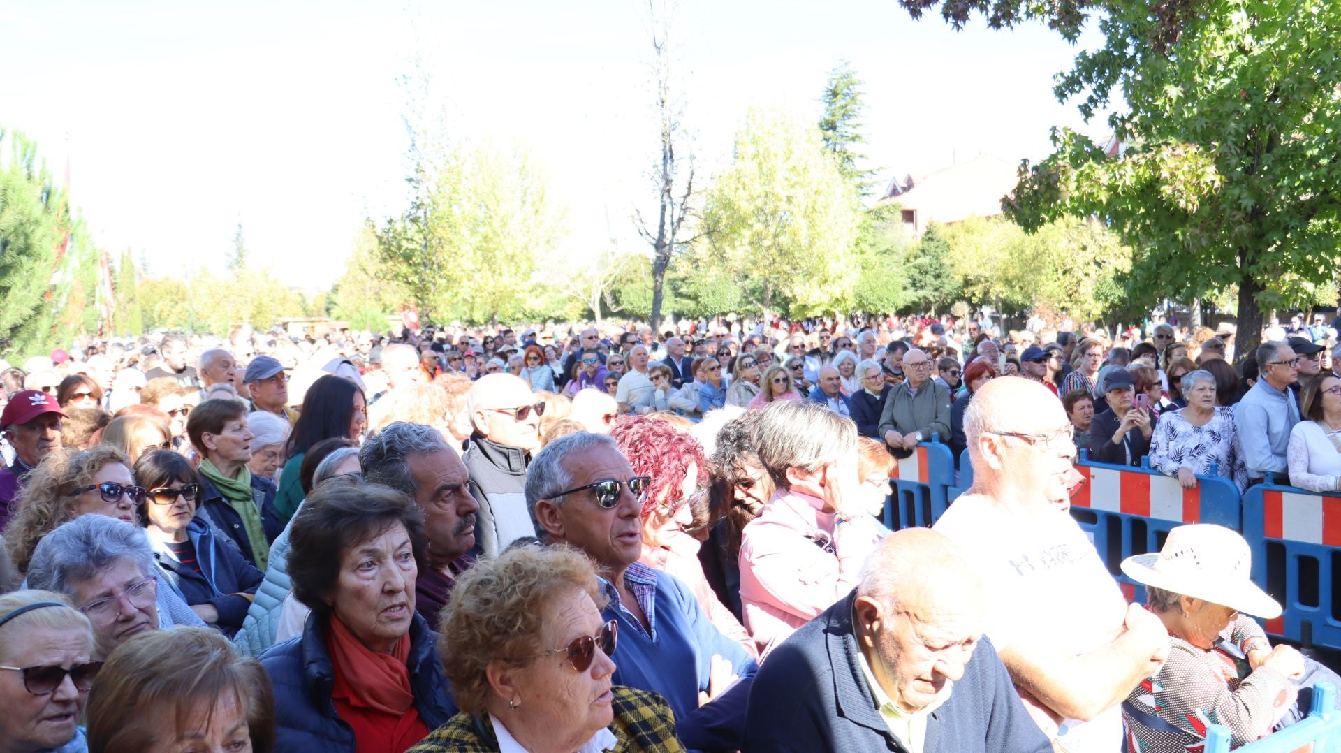 Cientos de fieles acuden a la misa, el momento más solemne de San Froilán