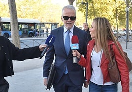 El abogado de Begoña Gómez, Antonio Camacho,, a su llegada a los juzgados de Plaza Castilla, a 6 de octubre de 2025, en Madrid.