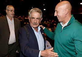 La Asociación Cultural de Estudios Leoneses y Unidad Leonesa celebra el acto 'León nos necesita', con la participación, entre otros, del ex presidente de Cantabria, Miguel Ángel Revilla, el alcalde de León, José Antonio Diez, o el empresario berciano José Luis Prada