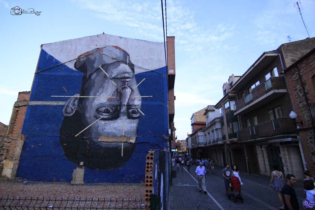 Este es uno de los más de 200 murales registrados en StreetArtCities en La Bañeza. En esta localidad se celebra cada mes de agosto el Art Aero Rap, un evento con el arte urbano como epicentro.