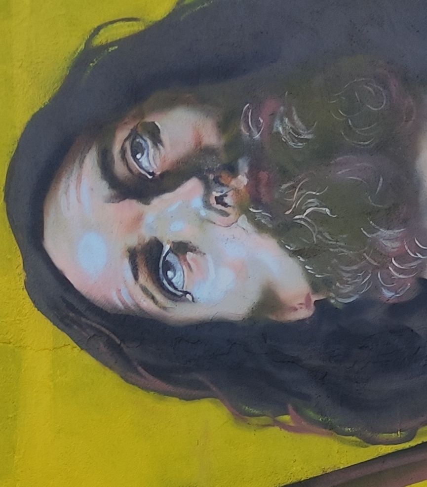 La religión es la temática de este mural ubicado en la localidad de Bercianos del Real Camino.