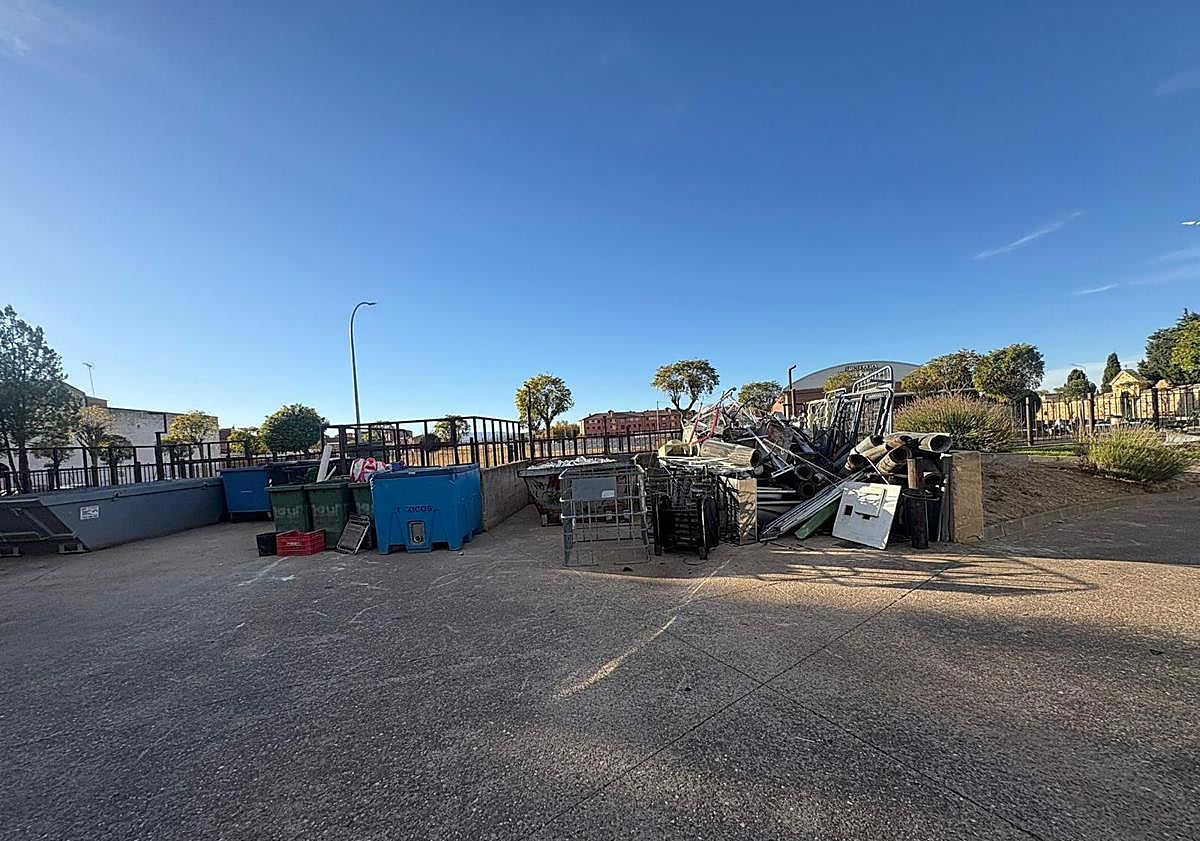 Imagen principal - Astorga clausurará el punto limpio urbano que lleva 24 años abierto sin autorización