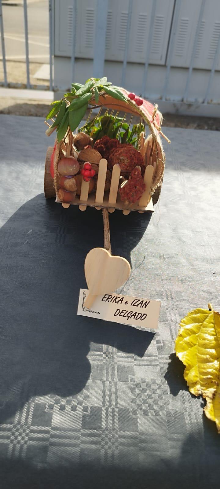 El colegio de León que estrena pendón y «presume» de carros engalanados