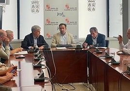 La Junta planifica nuevas balsas ganaderas con los municipios afectados por los incendios