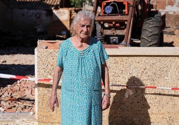El incendio arrasó sus casas y no han podido volver: «Llegaron los bomberos y no tenían agua»