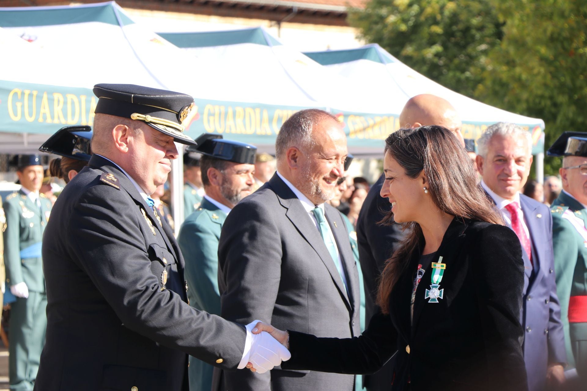 Todas las imágenes del desfile y el acto por el Día del Pilar en León