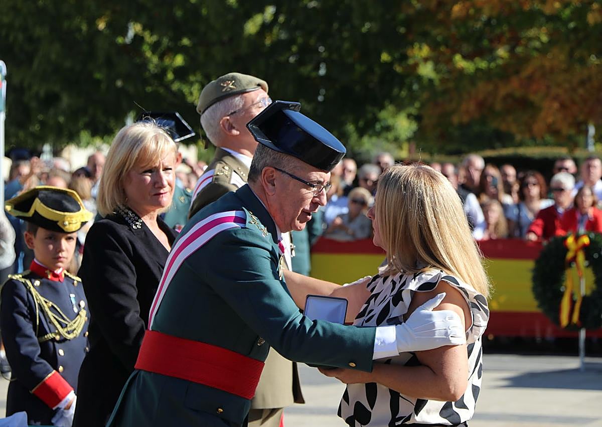 Imagen secundaria 1 - León corea al unísono: «¡Viva la Guardia Civil!»