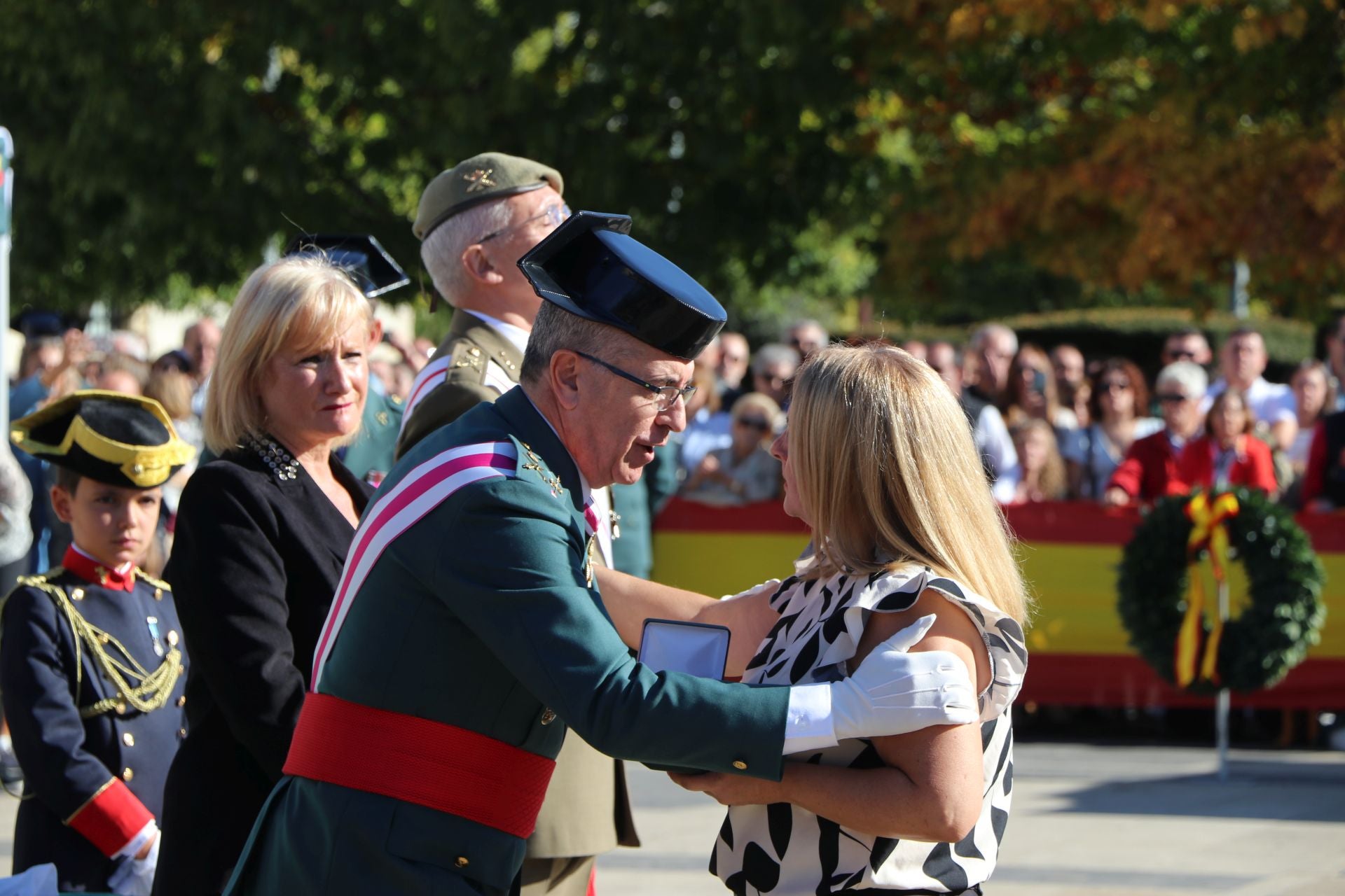 Todas las imágenes del desfile y el acto por el Día del Pilar en León