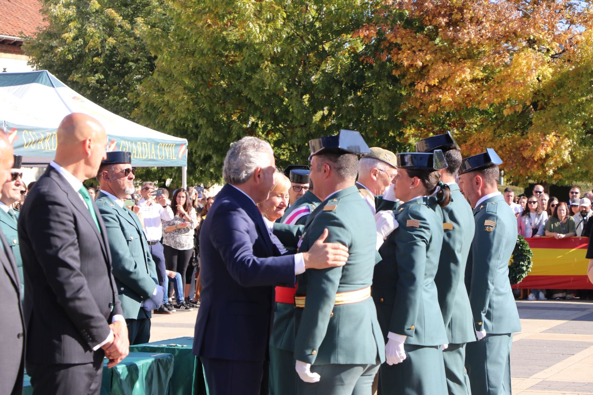 Todas las imágenes del desfile y el acto por el Día del Pilar en León