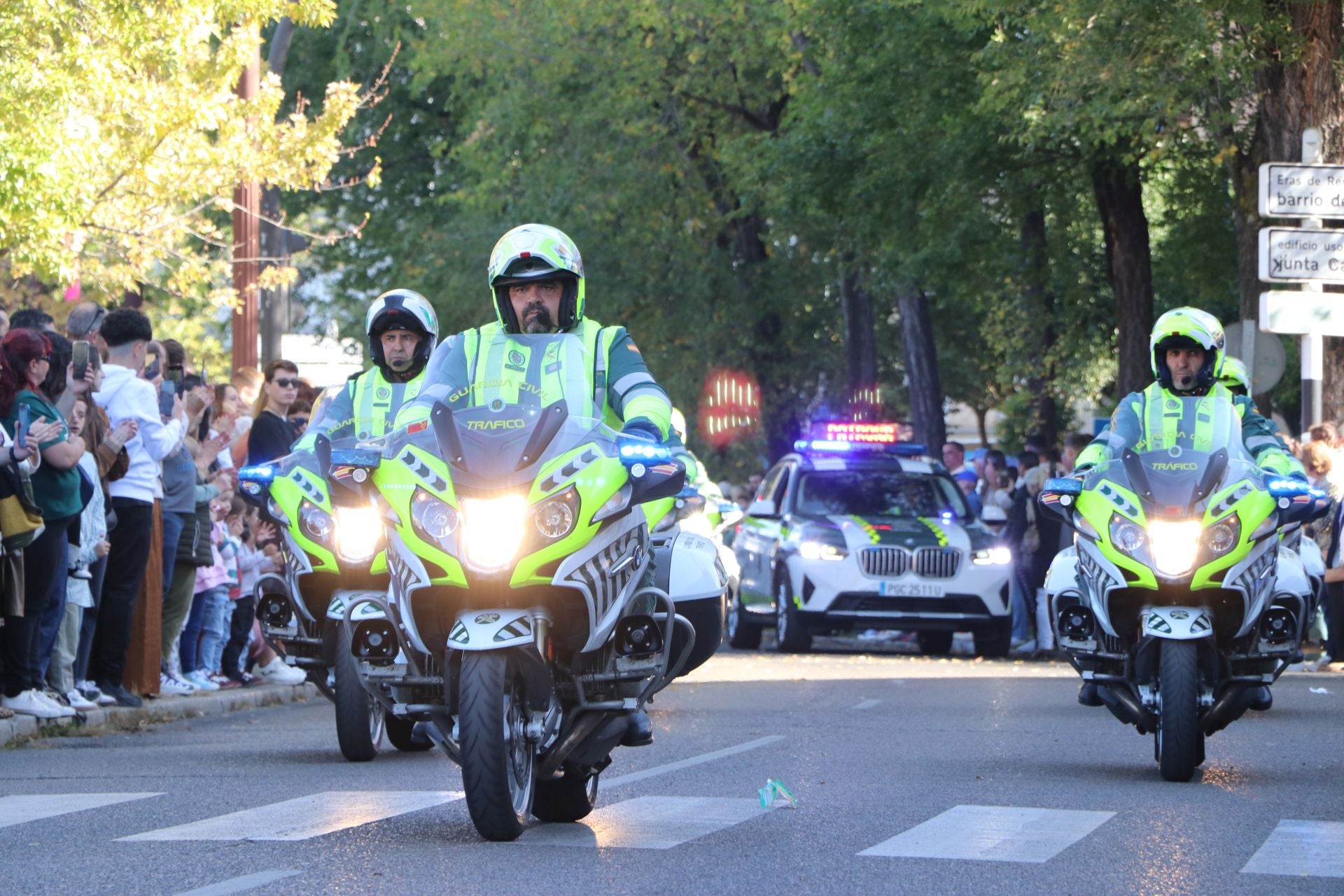 Todas las imágenes del desfile y el acto por el Día del Pilar en León