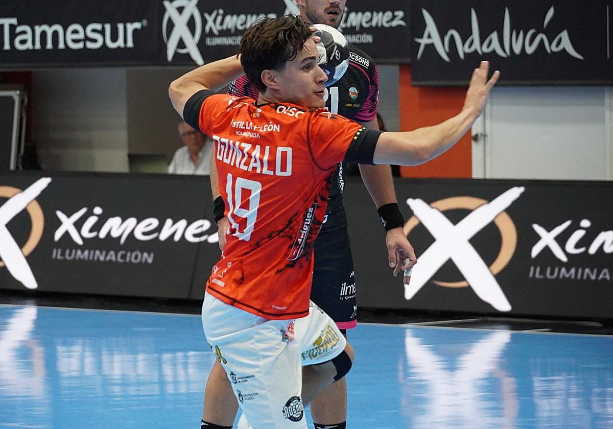 Gonzalo Pérez, en el partido ante Puente Genil.