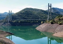 Foto de archivo del embalse de Barrios de Luna.
