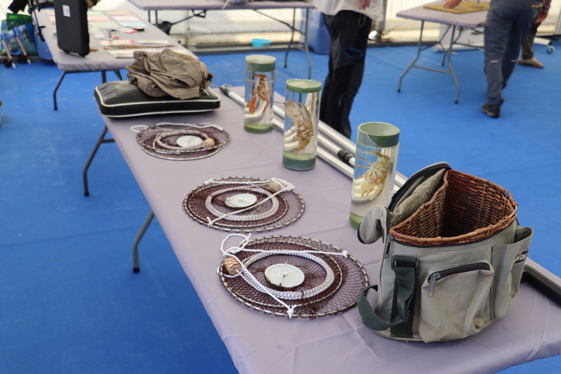 La Plaza Mayor de León se convierte en un aula de pesca