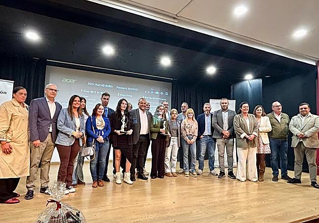 Foto de familia del acto celebrado este 15 de octubre en Villablino.