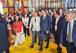Imagen de la llegada de Pedro Sánchez al palacio de Congresos.