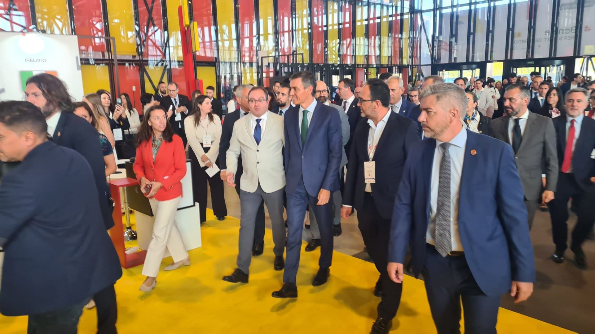 Imagen de la llegada de Pedro Sánchez al palacio de Congresos.