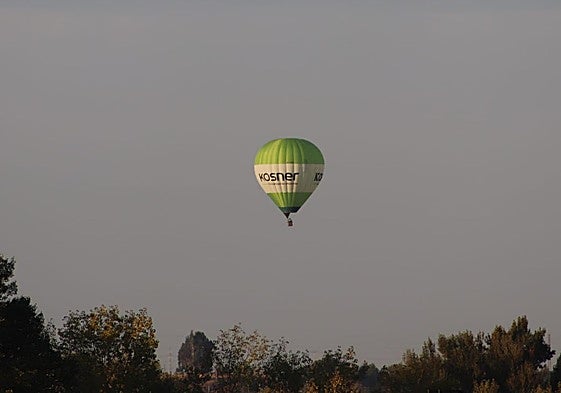 Imagen del globo aeroestático que sobrevuela León.
