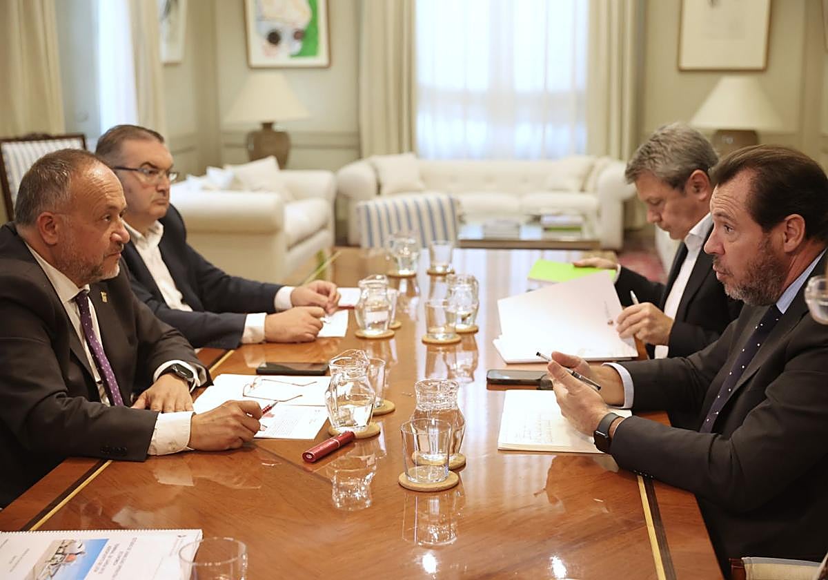 Reunión en el Ministerio de Transportes.